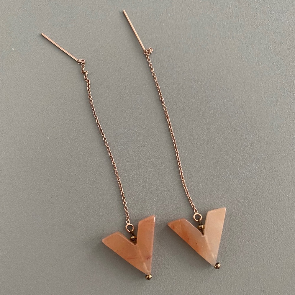 Pair rose gold chain earrings w/ pink arrow stones